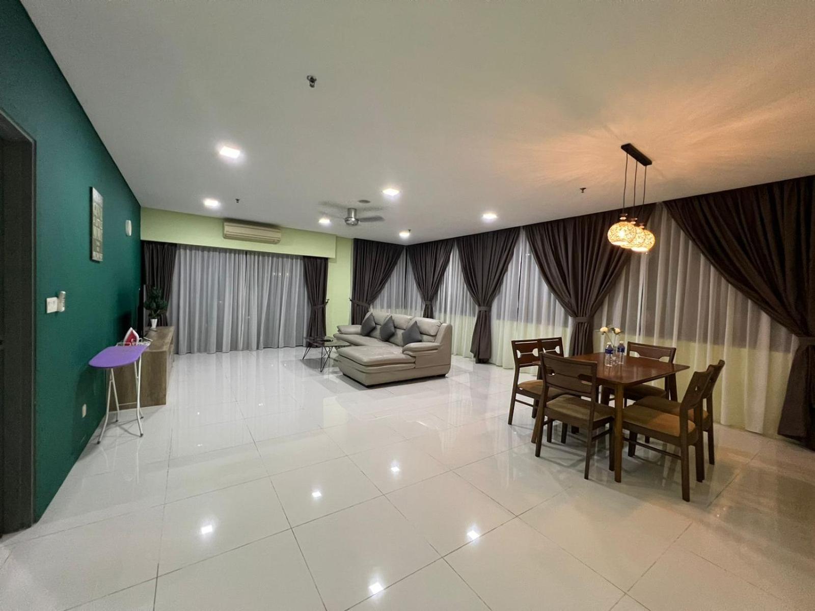 Summer Suites Klcc By Homestay Kuala Lumpur Exteriör bild