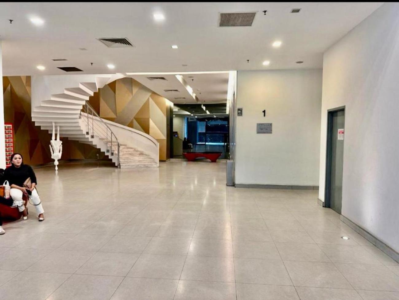 Summer Suites Klcc By Homestay Kuala Lumpur Exteriör bild