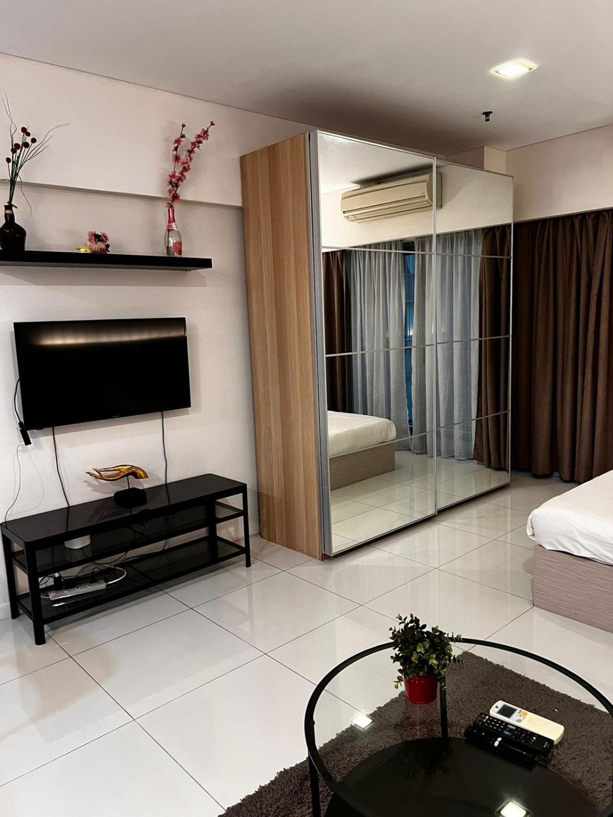 Summer Suites Klcc By Homestay Kuala Lumpur Exteriör bild