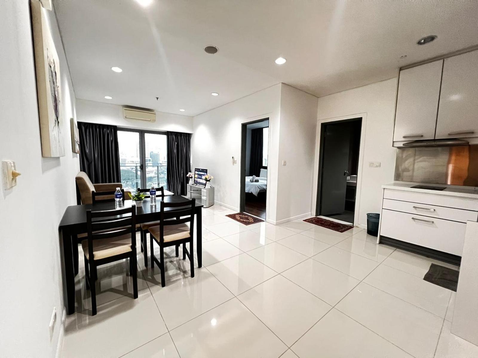 Summer Suites Klcc By Homestay Kuala Lumpur Exteriör bild