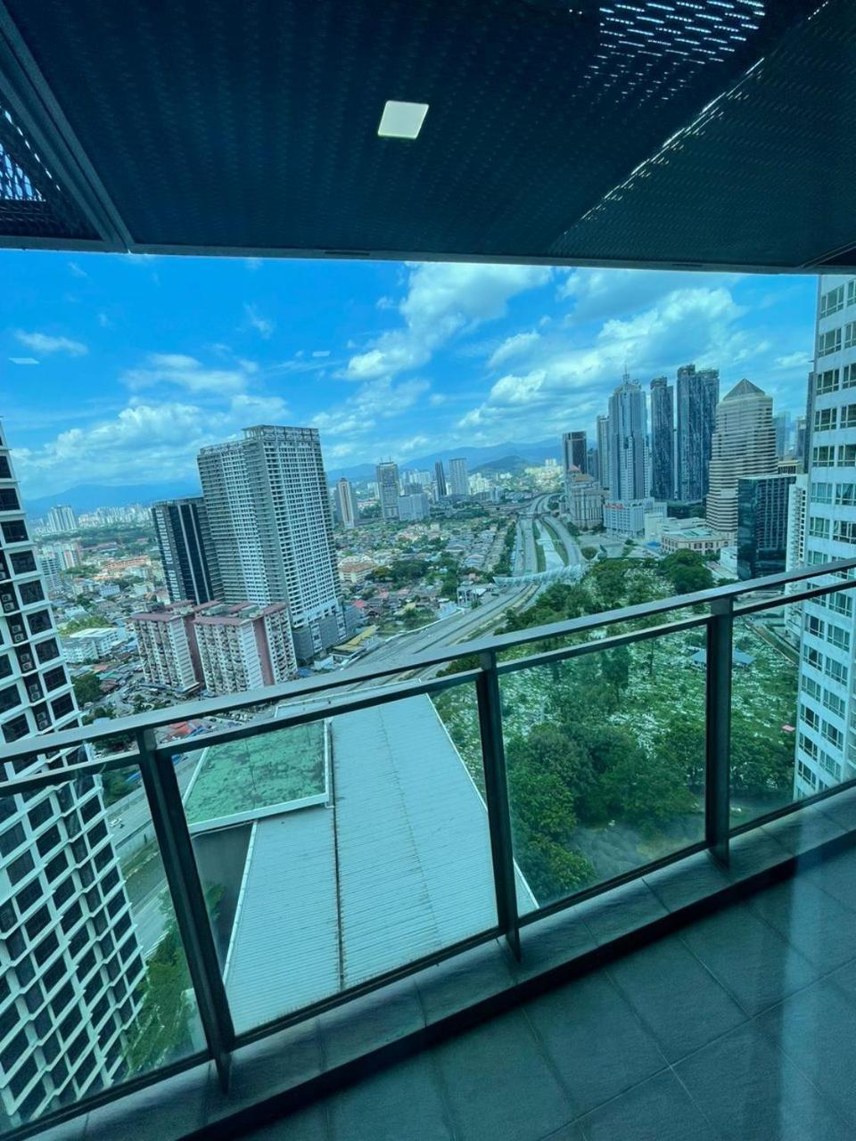 Summer Suites Klcc By Homestay Kuala Lumpur Exteriör bild